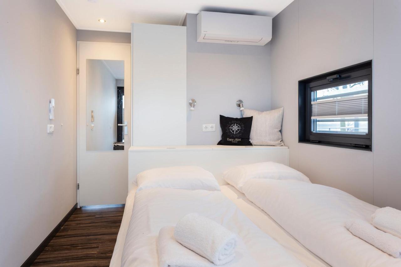 Welcome In - Houseboat 'Elysium' Met Eigen Aanlegsteiger Sneek - Offingawier Екстериор снимка