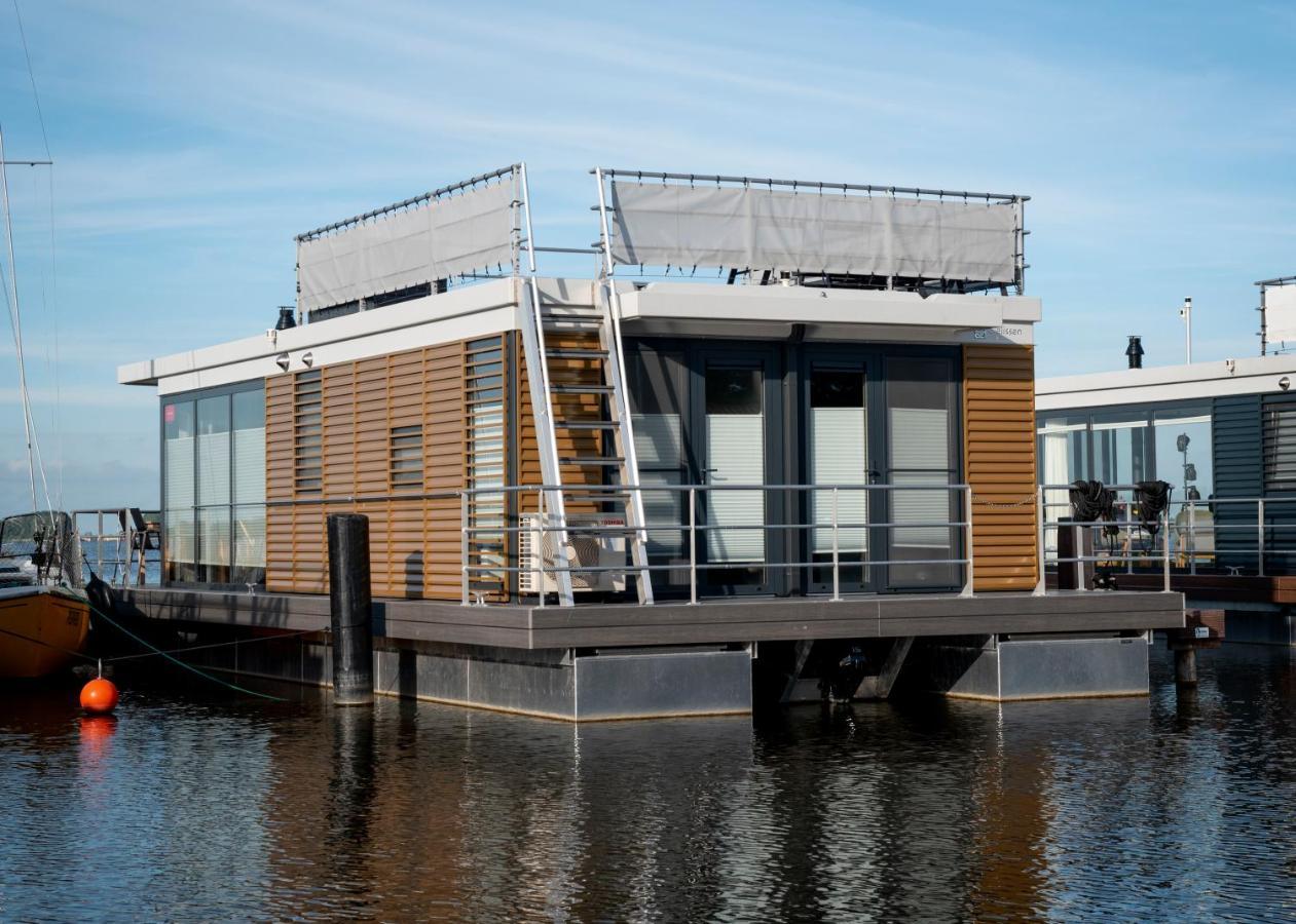 Welcome In - Houseboat 'Elysium' Met Eigen Aanlegsteiger Sneek - Offingawier Екстериор снимка