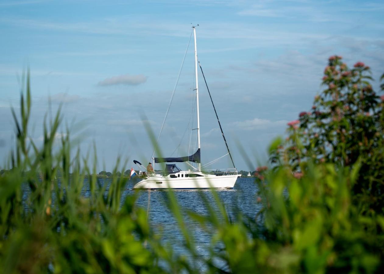 Welcome In - Houseboat 'Elysium' Met Eigen Aanlegsteiger Sneek - Offingawier Екстериор снимка