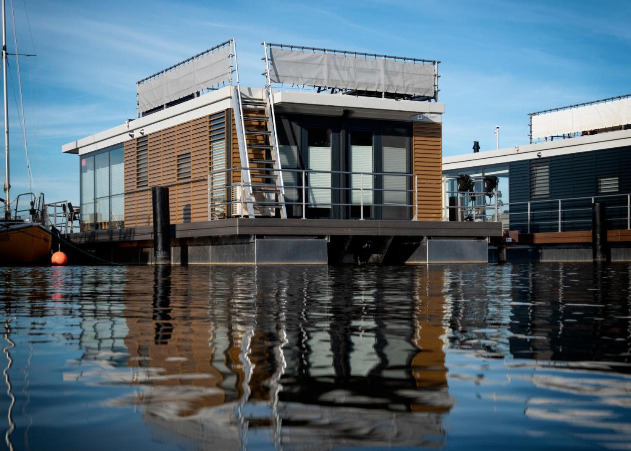 Welcome In - Houseboat 'Elysium' Met Eigen Aanlegsteiger Sneek - Offingawier Екстериор снимка