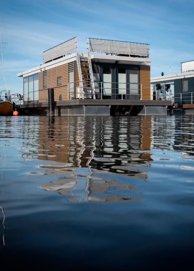 Welcome In - Houseboat 'Elysium' Met Eigen Aanlegsteiger Sneek - Offingawier Екстериор снимка